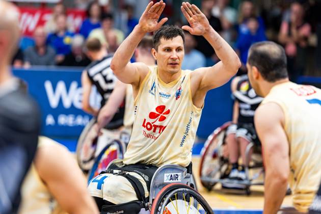 17.05.2025, GER, Rollstuhlbasketball, Maenner Frauen, Saison 24 25, 1.Bundesliga, PlayOff Finale, RSB Thuringia Bulls - RSV Lahn-Dill Im Bild Aliaksandr Halouski (RSB Thuringia Bulls) Die Mannschaft der Thuringia Bulls schlägt im zweiten PlayOff Spiel erneut die Gastmannschaft vom RSV Lahn-Dill und gewinnt somit die Saison 24 25 - Deutsche Meisterschaft Deutscher Meister 99189 Elxleben Fit-In Freizeitanlage Sporthal Thueringen Deutschland