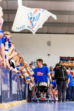 17.05.2025, GER, Rollstuhlbasketball, Maenner Frauen, Saison 24 25, 1.Bundesliga, PlayOff Finale, RSB Thuringia Bulls - RSV Lahn-Dill Im Bild Aliaksandr Halouski (RSB Thuringia Bulls) Die Mannschaft der Thuringia Bulls schlägt im zweiten PlayOff Spiel erneut die Gastmannschaft vom RSV Lahn-Dill und gewinnt somit die Saison 24 25 - Deutsche Meisterschaft Deutscher Meister 99189 Elxleben Fit-In Freizeitanlage Sporthal Thueringen Deutschland