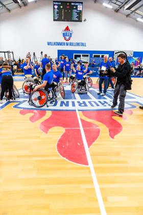 17.05.2025, GER, Rollstuhlbasketball, Maenner Frauen, Saison 24 25, 1.Bundesliga, PlayOff Finale, RSB Thuringia Bulls - RSV Lahn-Dill Die Mannschaft der Thuringia Bulls schlägt im zweiten PlayOff Spiel erneut die Gastmannschaft vom RSV Lahn-Dill und gewinnt somit die Saison 24 25 - Deutsche Meisterschaft Deutscher Meister 99189 Elxleben Fit-In Freizeitanlage Sporthal Thueringen Deutschland