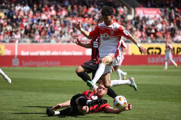 240525 Halle Saale Sachsen Anhalt Leuna Chemie Stadion Fußball Hallescher FC Halle HFC Regionalliga Nordost 4. Liga Männer Saison 2024 2025 Landespokal FSA Finale Pokalfinale 2025 Hallescher FC - 1. FC Lok Stendal Serhat Polat 77 ( Hallescher FC) Felix Knoblich (FC Lok Stendal)