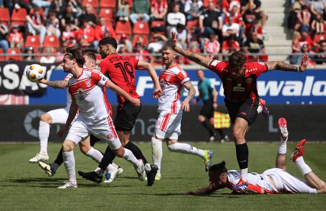 240525 Halle Saale Sachsen Anhalt Leuna Chemie Stadion Fußball Hallescher FC Halle HFC Regionalliga Nordost 4. Liga Männer Saison 2024 2025 Landespokal FSA Finale Pokalfinale 2025 Hallescher FC - 1. FC Lok Stendal Jonas Nietfeld (HFC) Lukas Breda (FC Lok Stendal)
