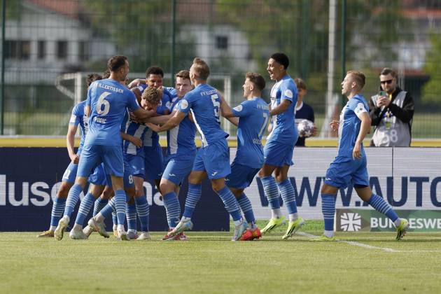 Jubel nach dem Tor zum 1:0, jubelnd, bejubelt, jubelt, jubeln, emotionen für Illertissen 24.05.2025, Fussball, Toto-Pokal, Finale, FV Illertissen - SpVgg Unterhaching, GER, Illertissen, Vöhlinstadion. Copyright: HMBxMedia xHeikoxBecker
