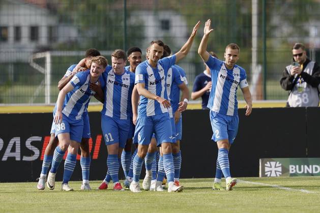Jubel nach dem Tor zum 1:0, jubelnd, bejubelt, jubelt, jubeln, emotionen für Illertissen 24.05.2025, Fussball, Toto-Pokal, Finale, FV Illertissen - SpVgg Unterhaching, GER, Illertissen, Vöhlinstadion. Copyright: HMBxMedia xHeikoxBecker