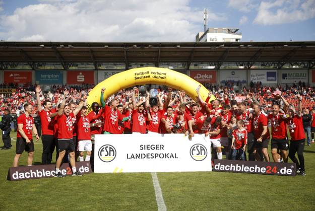 240525 Halle Saale Sachsen Anhalt Leuna Chemie Stadion Fußball Hallescher FC Halle HFC Regionalliga Nordost 4. Liga Männer Saison 2024 2025 Landespokal FSA Finale Pokalfinale 2025 Hallescher FC - 1. FC Lok Stendal 1:0 Jubel Sieh HFC Team Mannschaft