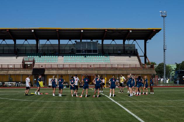 250526 Players of the Swedish women™s national football team during a training session on May 26, 2025 in Fidenza. Photo: Ludvig Thunman BILDBYRAN kod LT LT0701 fotboll football soccer fotball träning practice training sverige sweden dam bbeng Copyright: LUDVIGxTHUNMAN BB250526LT045