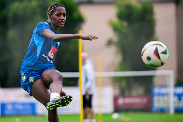 Sport Bilder des Tages 250527 Evelyn Ijeh of the Swedish women™s national football team during a training session on May 27, 2025 in Fidenza. Photo: Ludvig Thunman BILDBYRAN kod LT LT0702 fotboll football soccer fotball sverige sweden dam bbeng Copyright: LUDVIGxTHUNMAN BB250527LT017