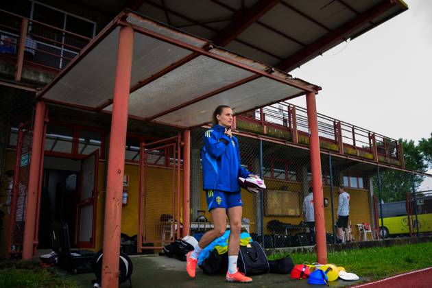 250527 Nathalie Björn of the Swedish women™s national football team ahead of a training session on May 27, 2025 in Fidenza. Photo: Ludvig Thunman BILDBYRAN kod LT LT0702 fotboll football soccer fotball sverige sweden dam bbeng Copyright: LUDVIGxTHUNMAN BB250527LT020