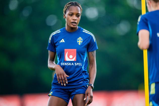 250527 Evelyn Ijeh of the Swedish women™s national football team during a training session on May 27, 2025 in Fidenza. Photo: Ludvig Thunman BILDBYRAN kod LT LT0702 fotboll football soccer fotball sverige sweden dam bbeng Copyright: LUDVIGxTHUNMAN BB250527LT063