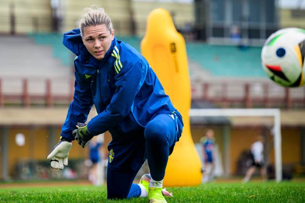 250527 Goalkeeper Jennifer Falk of the Swedish women™s national football team during a training session on May 27, 2025 in Fidenza. Photo: Ludvig Thunman BILDBYRAN kod LT LT0702 fotboll football soccer fotball sverige sweden dam bbeng Copyright: LUDVIGxTHUNMAN BB250527LT081
