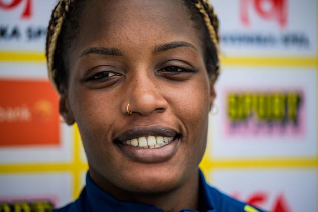 250527 Evelyn Ijeh of the Swedish women™s national football team is interviewed by the media after a training session on May 27, 2025 in Fidenza. Photo: Ludvig Thunman BILDBYRAN kod LT LT0702 fotboll football soccer fotball sverige sweden dam bbeng Copyright: LUDVIGxTHUNMAN BB250527LT094