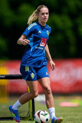 250528 Hanna Lundkvist of the Swedish women™s national football team during a training session on May 28, 2025 in Fidenza. Photo: Ludvig Thunman BILDBYRAN kod LT LT0703 fotboll football soccer fotball träning practice training sverige sweden dam bbeng Copyright: LUDVIGxTHUNMAN BB250528LT040