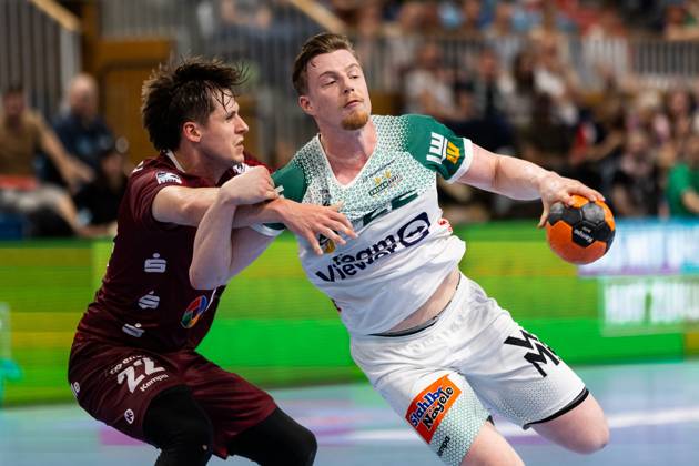 Erik PERSSON (FRISCH AUF! Goeppingen, 22) im Zweikampf gegen Maxim ORLOV (1. VFL Potsdam, 22) 1. VfL Potsdam (POT) vs. FRISCH AUF! Goeppingen (FAG), Handball, Maenner, Daikin Handball Bundesliga (HBL), 32. Spieltag, Spielzeit 2024 2025, 31.05.2025 1. VfL Potsdam (POT) vs. FRISCH AUF! Goeppingen (FAG), Handball, Maenner, Daikin Handball Bundesliga (HBL), 32. Spieltag, Spielzeit 2024 2025, 31.05.2025 Potsdam Copyright: xEibnerxPressefoto OliverxSchmidtx EP_OST