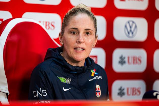 250602 Head coach Gemma Grainger of the Norwegian women s national football team during a press conference, PK, Pressekonferenz on June 2, 2025 in Sion. Photo: Marius Simensen BILDBYRAN COP 238 bbeng dam football fotball fotboll norge norway press conference pressekonferanse soccer uefa women s nations league Copyright: MARIUSxSIMENSEN BB250602BB345