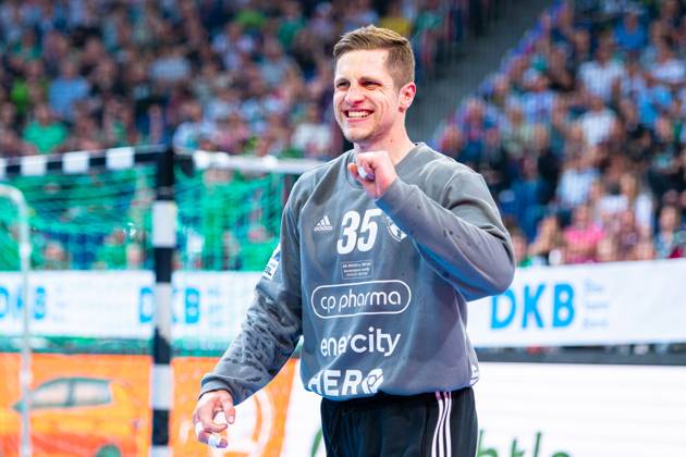 Joel Birlehm (TSV Hannover-Burgdorf, Nr. 35) (v.l.), TSV Hannover-Burgdorf (grün) gegen THW Kiel (weiß) am 33. Spieltag der Saison 2024 2025 in der DAIKIN Handball-Bundesliga (04.06.2025, ZAG Arena (Hannover, GER), Copyright: xJanxGuentherx xTSVxHannover-Burgdorfx