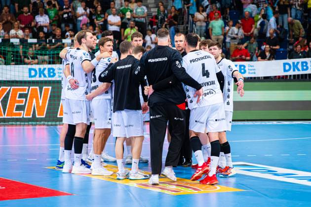 (v.l.), TSV Hannover-Burgdorf (grün) gegen THW Kiel (weiß) am 33. Spieltag der Saison 2024 2025 in der DAIKIN Handball-Bundesliga (04.06.2025, ZAG Arena (Hannover, GER), Copyright: xJanxGuentherx xTSVxHannover-Burgdorfx