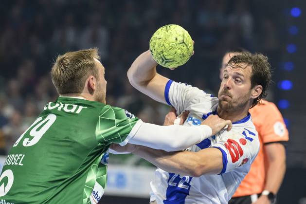 im Bild v.l.: Mathias Gidsel (Fuechse Berlin, 19), Kentin Mahe (VfL Gummersbach), Zweikampf, Action, Kampf, kaempft um den Ball, GER, Berlin, Fuechse Berlin vs VfL Gummersbach, HBL, Handball, Bundesliga, Max Schmeling Halle, 05.06.2025, Copyright: HMBxMedia UwexKoch