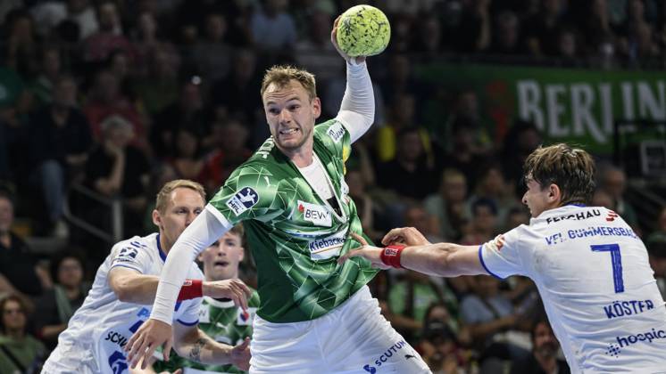 im Bild v.l.: Mathias Gidsel (Fuechse Berlin, 19), Treffer, Tor, Wurf, GER, Berlin, Fuechse Berlin vs VfL Gummersbach, HBL, Handball, Bundesliga, Max Schmeling Halle, 05.06.2025, Copyright: HMBxMedia UwexKoch