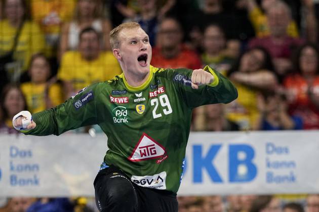 David Späth (Torwart, RNL, 29), Einzelbild, Einzelfoto, Aktion, Action, Jubel, jubeln, jubelt, celebration, Freude, freuen, freut sich, zuversichtlich, optimistisch, positiv, Spielszene, 08.06.2025, Mannheim (Deutschland), Handball, Bundesliga, Rhein-Neckar Löwen - Füchse Berlin