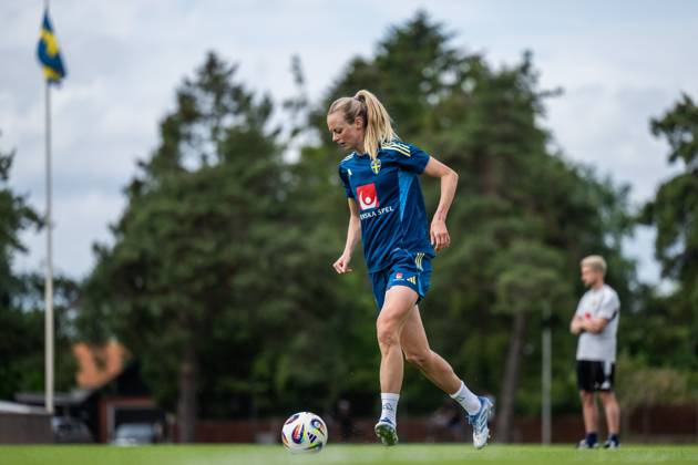 250623 Amanda Ilestedt of the Swedish women™s national football team during a training session on June 23, 2025 in Ahus. Photo: Mathias Bergeld BILDBYRAN kod MB MB1148 fotboll football soccer fotball träning practice training sverige sweden dam bbeng women kvinner Copyright: MATHIASxBERGELD BB250623MB155
