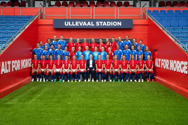 250623 Players and staff of the Norwegian women s national football team pose for a team photo ahead of the UEFA Women s Euro on June 23, 2025 in Oslo. Top row, left to right: Content producer Anniken Saetre Pedersen, physio Rikke Kommedahl Berg, physio Per-Otto Ringstad, masseur Marius Eriksrud, Sophie Roman Haug, Mathilde Harviken, Guro Bergsvand, Frida Maanum, Elisabeth Terland, Synne Sofie Kinden Jensen, Marthine ostenstad, kit manager John Konstad, doctor Trygve Hunemo, content producer Ingvild Isaksen and performance mindset coach Sally Needham. Middle row: Media officer Henning Sverdrup, analyst Morten Olsen, analyst Simon Tengwall Hansen, coach Terje Skjeldestad, assistant coach Ingvild Stensland, Maria Thorisdottir, Cecilie Fiskerstrand, Selma Panengstuen, Aurora Mikalsen, Sunniva Skoglund, Karina Saevik, assistant coach Lee Skyrme, goalkeeper coach Jon Knudsen, fitness coach Frankie Hunter, kit manager Ingunn Berger Saether and team manager Jeanette Ringstad. Front row: Emilie Woldvik, Marit Bratberg Lund, Tuva Hansen, Signe Gaupset, Maren Mjelde, Guro Reiten, Caroline Graham Hansen, head coach Gemma Grainger, Ada Hegerberg, Ingrid Syrstad Engen, Lisa Naalsund, Vilde Boe Risa, Celin Bizet, Justine Kielland and Thea Bjelde. Photo: Vegard Grott BILDBYRAN kod VG VG0770 bbeng fotboll football fotball dam norge norway lagbilde lagfoto lagbild team picture team photo precamp UEFA EURO, EM, Europameisterschaft,Fussball em kvinner em 2025 Copyright: VEGARDxGRoTT BB250623VG037