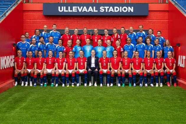 250623 Players and staff of the Norwegian women s national football team pose for a team photo ahead of the UEFA Women s Euro on June 23, 2025 in Oslo. Top row, left to right: Content producer Anniken Saetre Pedersen, physio Rikke Kommedahl Berg, physio Per-Otto Ringstad, masseur Marius Eriksrud, Sophie Roman Haug, Mathilde Harviken, Guro Bergsvand, Frida Maanum, Elisabeth Terland, Synne Sofie Kinden Jensen, Marthine ostenstad, kit manager John Konstad, doctor Trygve Hunemo, content producer Ingvild Isaksen and performance mindset coach Sally Needham. Middle row: Media officer Henning Sverdrup, analyst Morten Olsen, analyst Simon Tengwall Hansen, coach Terje Skjeldestad, assistant coach Ingvild Stensland, Maria Thorisdottir, Cecilie Fiskerstrand, Selma Panengstuen, Aurora Mikalsen, Sunniva Skoglund, Karina Saevik, assistant coach Lee Skyrme, goalkeeper coach Jon Knudsen, fitness coach Frankie Hunter, kit manager Ingunn Berger Saether and team manager Jeanette Ringstad. Front row: Emilie Woldvik, Marit Bratberg Lund, Tuva Hansen, Signe Gaupset, Maren Mjelde, Guro Reiten, Caroline Graham Hansen, head coach Gemma Grainger, Ada Hegerberg, Ingrid Syrstad Engen, Lisa Naalsund, Vilde Boe Risa, Celin Bizet, Justine Kielland and Thea Bjelde. Photo: Vegard Grott BILDBYRAN kod VG VG0770 bbeng fotboll football fotball dam norge norway lagbilde lagfoto lagbild team picture team photo precamp UEFA EURO, EM, Europameisterschaft,Fussball em kvinner em 2025 Copyright: VEGARDxGRoTT BB250623VG039