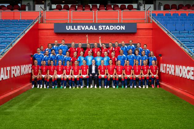 250623 Players and staff of the Norwegian women s national football team pose for a team photo ahead of the UEFA Women s Euro on June 23, 2025 in Oslo. Top row, left to right: Content producer Anniken Saetre Pedersen, physio Rikke Kommedahl Berg, physio Per-Otto Ringstad, masseur Marius Eriksrud, Sophie Roman Haug, Mathilde Harviken, Guro Bergsvand, Frida Maanum, Elisabeth Terland, Synne Sofie Kinden Jensen, Marthine ostenstad, kit manager John Konstad, doctor Trygve Hunemo, content producer Ingvild Isaksen and performance mindset coach Sally Needham. Middle row: Media officer Henning Sverdrup, analyst Morten Olsen, analyst Simon Tengwall Hansen, coach Terje Skjeldestad, assistant coach Ingvild Stensland, Maria Thorisdottir, Cecilie Fiskerstrand, Selma Panengstuen, Aurora Mikalsen, Sunniva Skoglund, Karina Saevik, assistant coach Lee Skyrme, goalkeeper coach Jon Knudsen, fitness coach Frankie Hunter, kit manager Ingunn Berger Saether and team manager Jeanette Ringstad. Front row: Emilie Woldvik, Marit Bratberg Lund, Tuva Hansen, Signe Gaupset, Maren Mjelde, Guro Reiten, Caroline Graham Hansen, head coach Gemma Grainger, Ada Hegerberg, Ingrid Syrstad Engen, Lisa Naalsund, Vilde Boe Risa, Celin Bizet, Justine Kielland and Thea Bjelde. Photo: Vegard Grott BILDBYRAN kod VG VG0770 bbeng fotboll football fotball dam norge norway lagbilde lagfoto lagbild team picture team photo precamp UEFA EURO, EM, Europameisterschaft,Fussball em kvinner em 2025 Copyright: VEGARDxGRoTT BB250623VG040