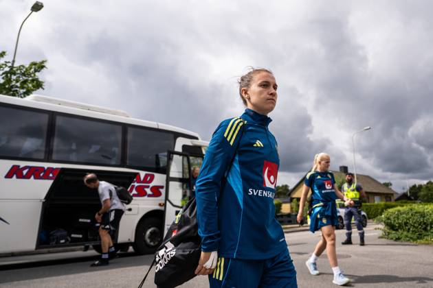 250625 Julia Zigiotti Olme of the Swedish women s national football team arrives ahead of a training session on June 25, 2025 in Ahus. Photo: Mathias Bergeld BILDBYRAN kod MB MB1152 fotboll football soccer fotball träning practice training sverige sweden dam bbeng kvinner women Copyright: MATHIASxBERGELD BB250625MB027