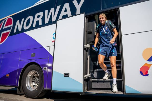 250630 Lisa Naalsund of the Norwegian women s national football team arrives at a training session ahead of the UEFA Women s Euro 2025 on June 30, 2025 in Neuchatel. Photo: Vegard Grott BILDBYRAN kod VG VG0775 bbeng fotboll football soccer fotball fotbolls-em fotball em europamästerskap em uefa womens euro em 2025 träning practice training trening norge norway dam day -2 Copyright: VEGARDxGRoTT BB250630VG002