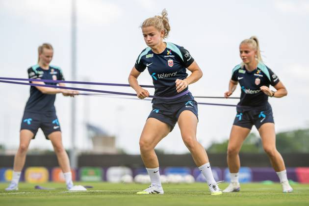 250703 Justine Kielland of the Norwegian women s national football team at a training session during the UEFA Women s Euro 2025 on July 3, 2025 in Neuchatel. Photo: Vegard Grott BILDBYRAN kod VG VG0779 bbeng fotboll football soccer fotball fotbolls-em fotball em europamästerskap em uefa womens euro em 2025 träning practice training trening norge norway dam day2 Copyright: VEGARDxGRoTT BB250703VG009