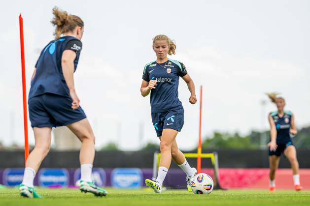 250703 Justine Kielland of the Norwegian women s national football team at a training session during the UEFA Women s Euro 2025 on July 3, 2025 in Neuchatel. Photo: Vegard Grott BILDBYRAN kod VG VG0779 bbeng fotboll football soccer fotball fotbolls-em fotball em europamästerskap em uefa womens euro em 2025 träning practice training trening norge norway dam day2 Copyright: VEGARDxGRoTT BB250703VG012