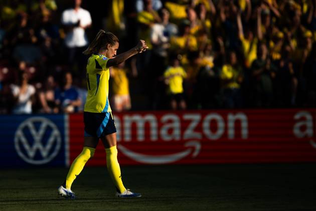 250704 Nathalie Björn of Sweden celebrates after the UEFA Women s Euro 2025 Championship group stage football match between Denmark and Sweden on July 4, 2025 in Geneva. Photo: Mathias Bergeld BILDBYRAN kod MB MB1169 fotboll football soccer fotball fotbolls-em europamästerskap em uefa womens euro uefa womens european football championship womens euro 2025 dam kvinner women danmark sverige sweden denmark 3 bbeng jubel Copyright: MATHIASxBERGELD BB250704MB209