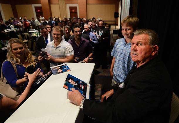 May 30, 2014 - Charlotte, NC, USA - Joshua Switzer, 9, of Charlotte, N.C., gets an autograph and photo taken with former NFL, American Football Herren, USA player, coach and Hall of Fame member Mike Ditka following Ditka s address to the Charlotte Touchdown Club on Friday, May 30, 2014, in Charlotte. Copyright: xJeffxSinerx