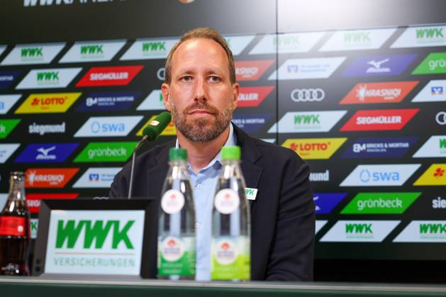 Geschaeftsfuehrer Finanzen Michael Stroell (FC Augsburg), Vorstellung Chef-Trainer Sandro Wagner, FC Augsburg, Fussball, 1. Bundesliga, 07.07.2025 DFB regulations prohibit any use of photographs as image sequences and or quasi-video Augsburg Bayern Deutschland