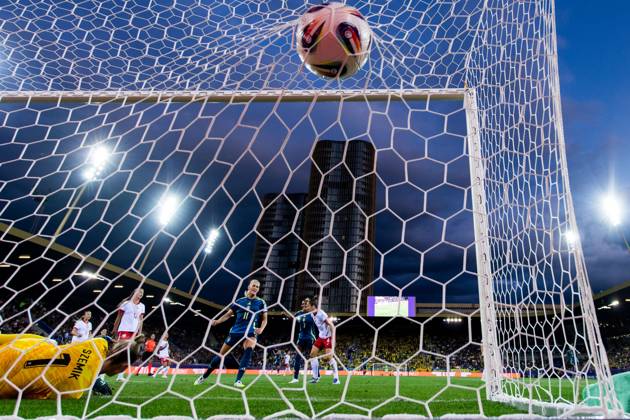 250708 Stina Blackstenius of Sweden celebrates after 0-1 during the UEFA Women s Euro 2025 group stage football match between Poland and Sweden on July 8, 2025 in Luzern. Photo: Mathias Bergeld BILDBYRAN kod MB LT0707 fotboll football soccer fotball fotbolls-em europamästerskap em uefa womens euro uefa womens european football championship womens euro 2025 dam kvinner women polen sverige sweden poland 7 bbeng jubel Copyright: MATHIASxBERGELD BB250708MB137