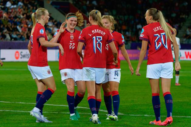 Frida Maanum of Norway celebrates after scoring a goal with teammates during UEFA Women s EURO 2025 - Norway vs Iceland, UEFA European Football Championship in Thun, Switzerland, July 10 2025  Copyright: xEmmanuelexMastrodonato IPAxSportx xipa-agency.netx xx IPA_60248161 IPA_Agency_IPA60248161