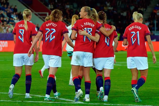 Frida Maanum of Norway celebrates after scoring a goal with teammates during UEFA Women s EURO 2025 - Norway vs Iceland, UEFA European Football Championship in Thun, Switzerland, July 10 2025  Copyright: xEmmanuelexMastrodonato IPAxSportx xipa-agency.netx xx IPA_60248165 IPA_Agency_IPA60248165