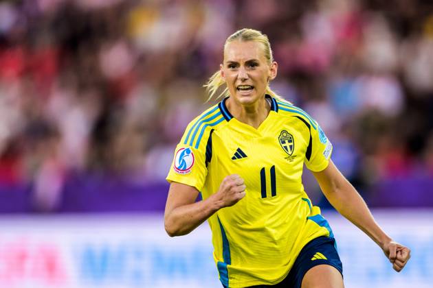 250712 Stina Blackstenius of Sweden celebrates after 1-1 during the UEFA Women s Euro 2025 group stage football match between between Sweden and Germany on July 12, 2025 in Zurich. Photo: Ludvig Thunman BILDBYRAN kod LT LT0714 fotboll football soccer fotball fotbolls-em europamästerskap em uefa womens euro uefa womens european football championship womens euro 2025 dam kvinner women sverige sweden germany deutschland tyskland bbeng jubel Copyright: LUDVIGxTHUNMAN BB250712LT053