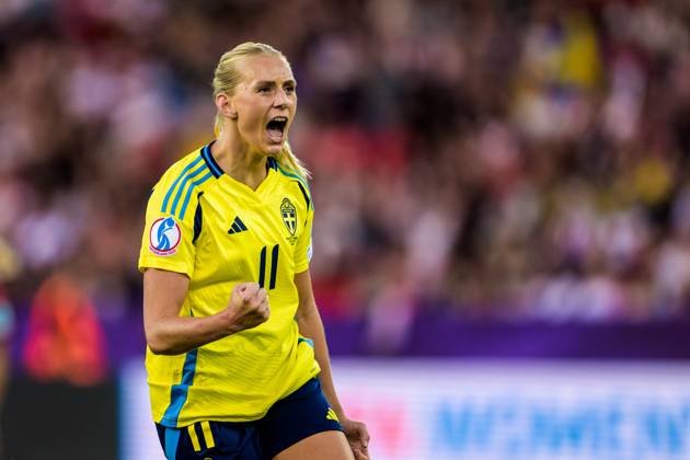 250712 Stina Blackstenius of Sweden celebrates after 1-1 during the UEFA Women s Euro 2025 group stage football match between between Sweden and Germany on July 12, 2025 in Zurich. Photo: Ludvig Thunman BILDBYRAN kod LT LT0714 fotboll football soccer fotball fotbolls-em europamästerskap em uefa womens euro uefa womens european football championship womens euro 2025 dam kvinner women sverige sweden germany deutschland tyskland bbeng jubel Copyright: LUDVIGxTHUNMAN BB250712LT055