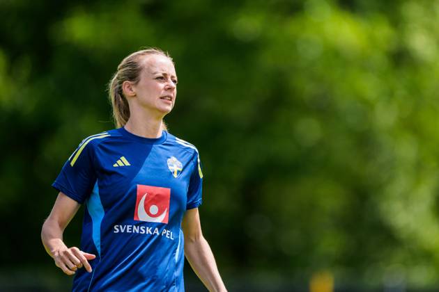 250713 Amanda Ilestedt of the Swedish women s national football team during at training session at the UEFA Women s Euro 2025 on July 13, 2025 in Cham. Photo: Ludvig Thunman BILDBYRAN kod LT LT0715 fotboll football soccer fotball fotbolls-em europamästerskap em uefa womens euro uefa womens european football championship womens euro 2025 dam kvinner women träning practice training sverige sweden day 12 bbeng Copyright: LUDVIGxTHUNMAN BB250713LT001