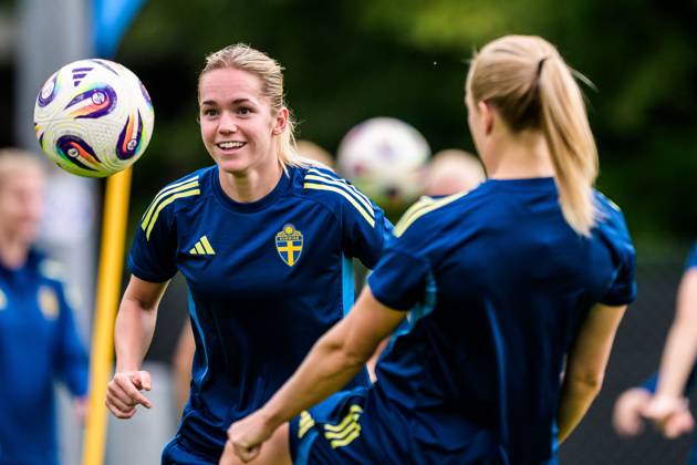 250716 Hanna Lundkvist of the Swedish women s national football team at a training session during the UEFA Women s Euro 2025 Championship on July 16, 2025 in Cam. Photo: Ludvig Thunman BILDBYRAN kod LT LT0720 fotboll football soccer fotball fotbolls-em europamästerskap em uefa womens euro uefa womens european football championship womens euro 2025 dam kvinner women träning practice training sverige sweden day 15 bbeng Copyright: LUDVIGxTHUNMAN BB250716LT013