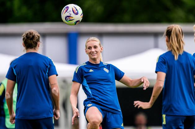 250716 Stina Blackstenius of the Swedish women s national football team at a training session during the UEFA Women s Euro 2025 Championship on July 16, 2025 in Cam. Photo: Ludvig Thunman BILDBYRAN kod LT LT0720 fotboll football soccer fotball fotbolls-em europamästerskap em uefa womens euro uefa womens european football championship womens euro 2025 dam kvinner women träning practice training sverige sweden day 15 bbeng Copyright: LUDVIGxTHUNMAN BB250716LT014