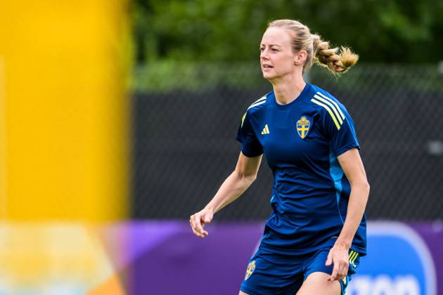 250716 Amanda Ilestedt of the Swedish women s national football team at a training session during the UEFA Women s Euro 2025 Championship on July 16, 2025 in Cam. Photo: Ludvig Thunman BILDBYRAN kod LT LT0720 fotboll football soccer fotball fotbolls-em europamästerskap em uefa womens euro uefa womens european football championship womens euro 2025 dam kvinner women träning practice training sverige sweden day 15 bbeng Copyright: LUDVIGxTHUNMAN BB250716LT027