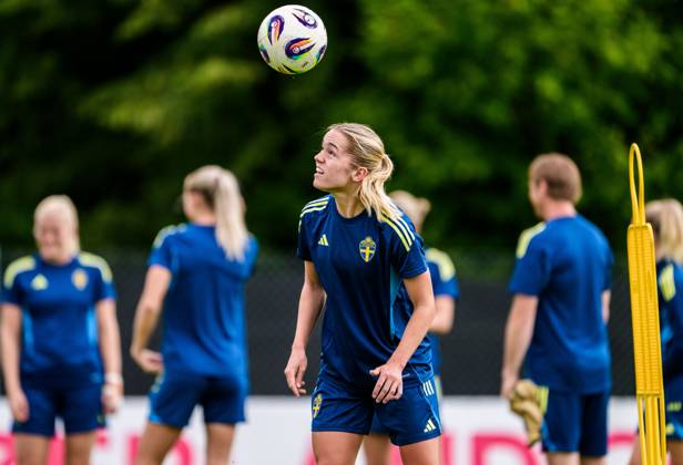 250716 Hanna Lundkvist of the Swedish women s national football team at a training session during the UEFA Women s Euro 2025 Championship on July 16, 2025 in Cam. Photo: Ludvig Thunman BILDBYRAN kod LT LT0720 fotboll football soccer fotball fotbolls-em europamästerskap em uefa womens euro uefa womens european football championship womens euro 2025 dam kvinner women träning practice training sverige sweden day 15 bbeng Copyright: LUDVIGxTHUNMAN BB250716LT030