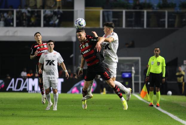 Match between Santos and Flamengo Santos (SP), 7 16 2025 - football Santos x Flamengo - Jorginho, during the match between Santos x Flamengo, valid for the 14th round of the Brazilian Championship Series A, held at Vila Belmiro, this Wednesday (16). Sao Paulo Brasil Copyright: xMiguelxMourax