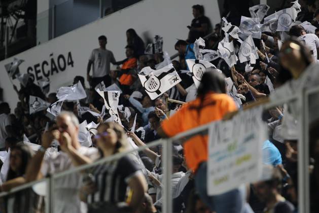 Match between Santos and Flamengo Santos (SP), 7 16 2025 - Football Santos x Flamengo - Santos fans during the match between Santos x Flamengo, valid for the 14th round of the Brazilian Championship Series A, held at Vila Belmiro, this Wednesday (16). Sao Paulo Brasil Copyright: xMiguelxMourax