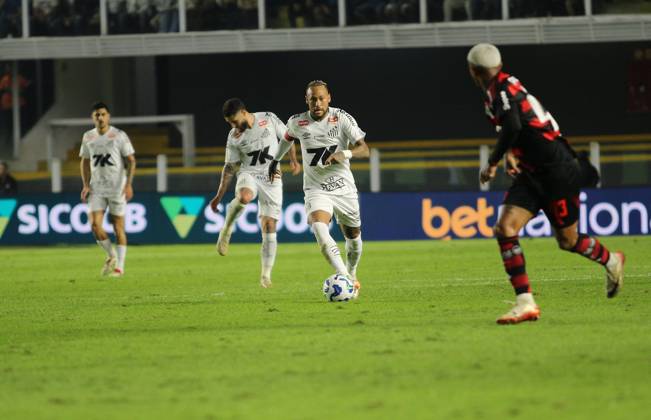 Match between Santos and Flamengo Santos (SP), 7 16 2025 - Football Santos x Flamengo - Neymar Jr, during the match between Santos x Flamengo, valid for the 14th round of the Brazilian Championship Series A, held at Vila Belmiro, this Wednesday (16). Sao Paulo Brasil Copyright: xMiguelxMourax