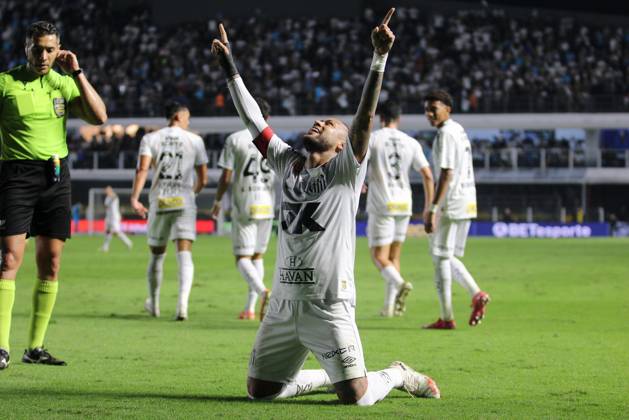 Match between Santos and Flamengo Santos (SP), 7 16 2025 - Football Santos x Flamengo - Neymar celebrates a goal, during the match between Santos x Flamengo, valid for the 14th round of the Brazilian Championship Series A, held at Vila Belmiro, this Wednesday (16). Sao Paulo Brasil Copyright: xMiguelxMourax