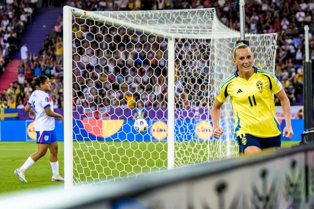250717 Stina Blackstenius of Sweden celebrates after scoring 2-0 during the UEFA Women s Euro 2025 quarterfinal football match between Sweden and England on July 17, 2025 in Zurich. Photo: Ludvig Thunman BILDBYRAN kod LT LT0721 fotboll football soccer fotball fotbolls-em europamästerskap em uefa womens euro uefa womens european football championship womens euro 2025 dam kvinner women kvartsfinal quarterfinal quarterfinals sverige sweden england bbeng jubel Copyright: LUDVIGxTHUNMAN BB250717LT074