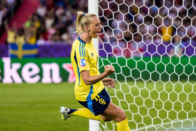 250717 Stina Blackstenius of Sweden celebrates after scoring 2-0 during the UEFA Women s Euro 2025 quarterfinal football match between Sweden and England on July 17, 2025 in Zurich. Photo: Ludvig Thunman BILDBYRAN kod LT LT0721 fotboll football soccer fotball fotbolls-em europamästerskap em uefa womens euro uefa womens european football championship womens euro 2025 dam kvinner women kvartsfinal quarterfinal quarterfinals sverige sweden england bbeng jubel Copyright: LUDVIGxTHUNMAN BB250717LT082