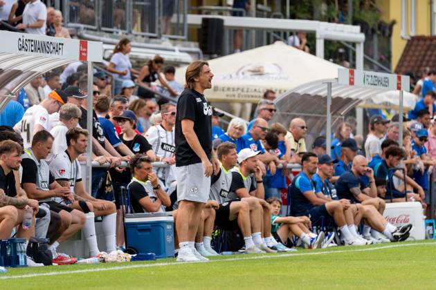 Vincent Wagner (SV Elversberg, Cheftrainer) gibt seiner Mannschaft Anweisungen, GER, TSG 1899 Hoffenheim vs. SV Elversberg, Fussball, Testspiel, Saison 2025 2026, 19.07.2025, GER, TSG 1899 Hoffenheim vs. SV Elversberg, Fussball, Testspiel, Saison 2025 2026, 19.07.2025 Zuzenhausen Copyright: xEibner-Pressefoto Jan-NiclasxGrox EP_JGG